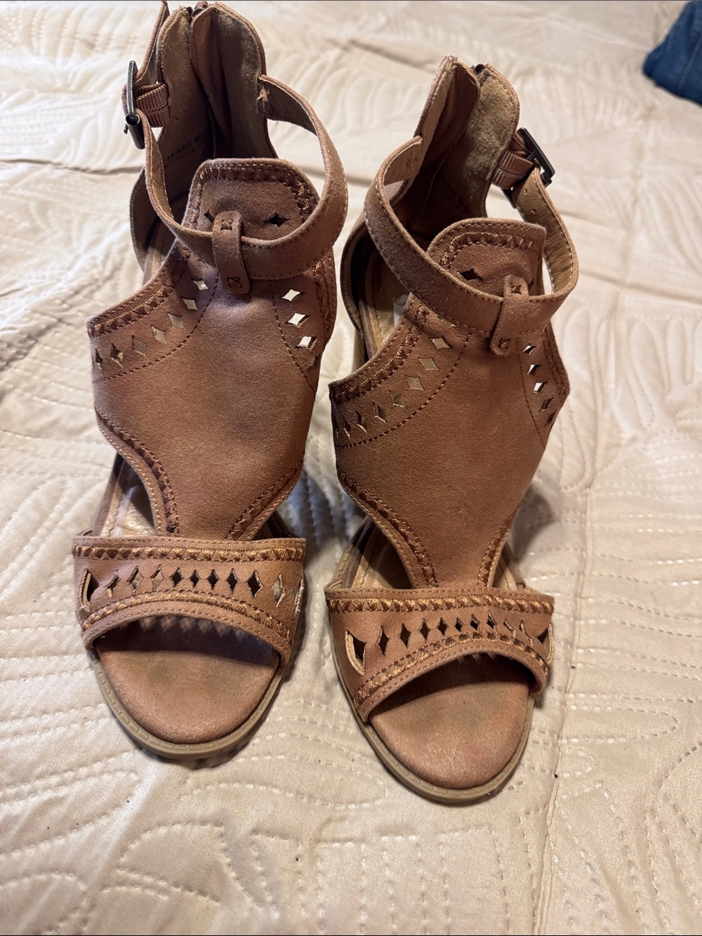 Report Women’s Strappy Cutout Sandals - Tan. Sz 6-1/2